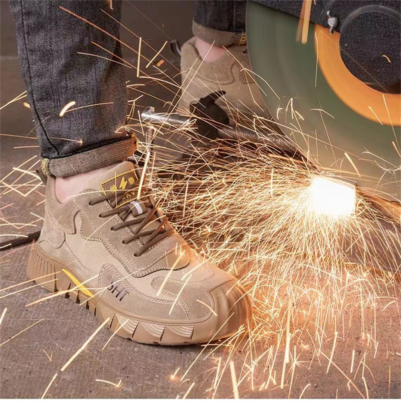Lightweight  Low-heeled Steel Toe Labor Safety Work Shoes